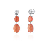 Boucles d'oreilles ornées de deux pierres ovales en filigrane.