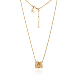 Collar con la letra M
