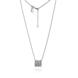 Collar con la letra M